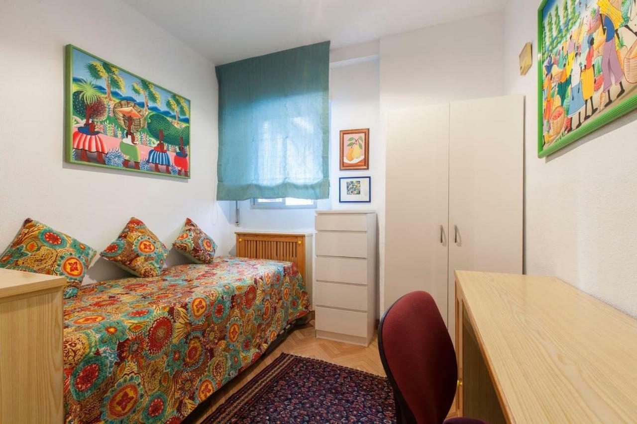 Modern B&B Somosaguas Bagian luar foto